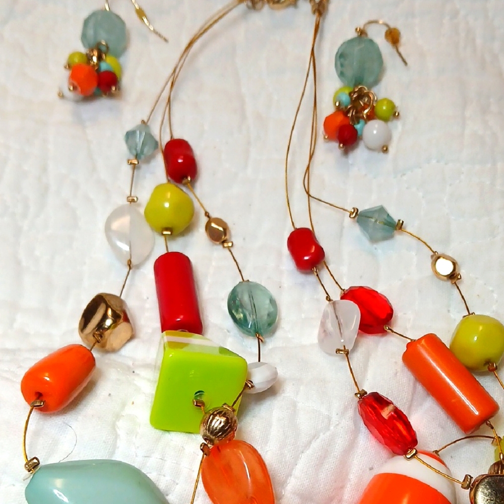 1946 - Colorful Beaded Necklace